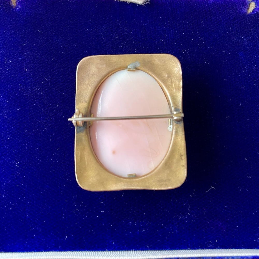 Gold-tone Carved Cameo Brooch - Picture 9 of 9